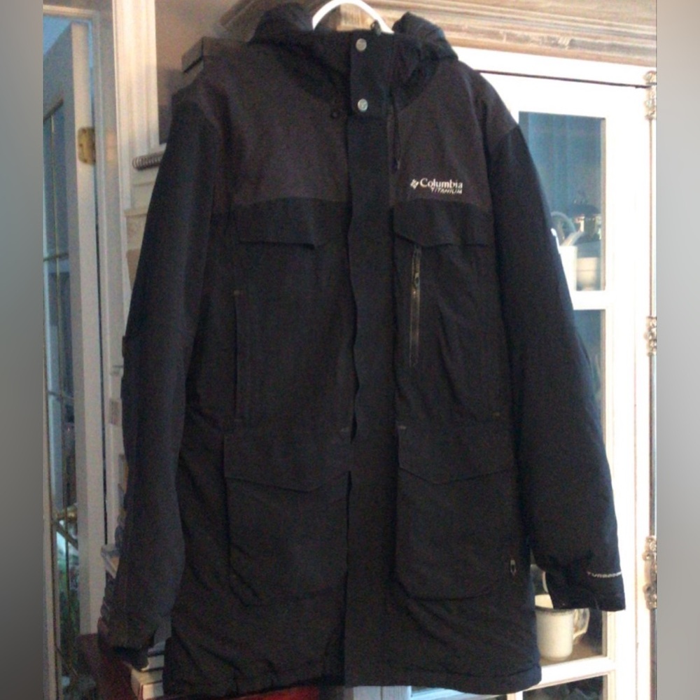 Columbia Men's Dark Jacket with Hood, L